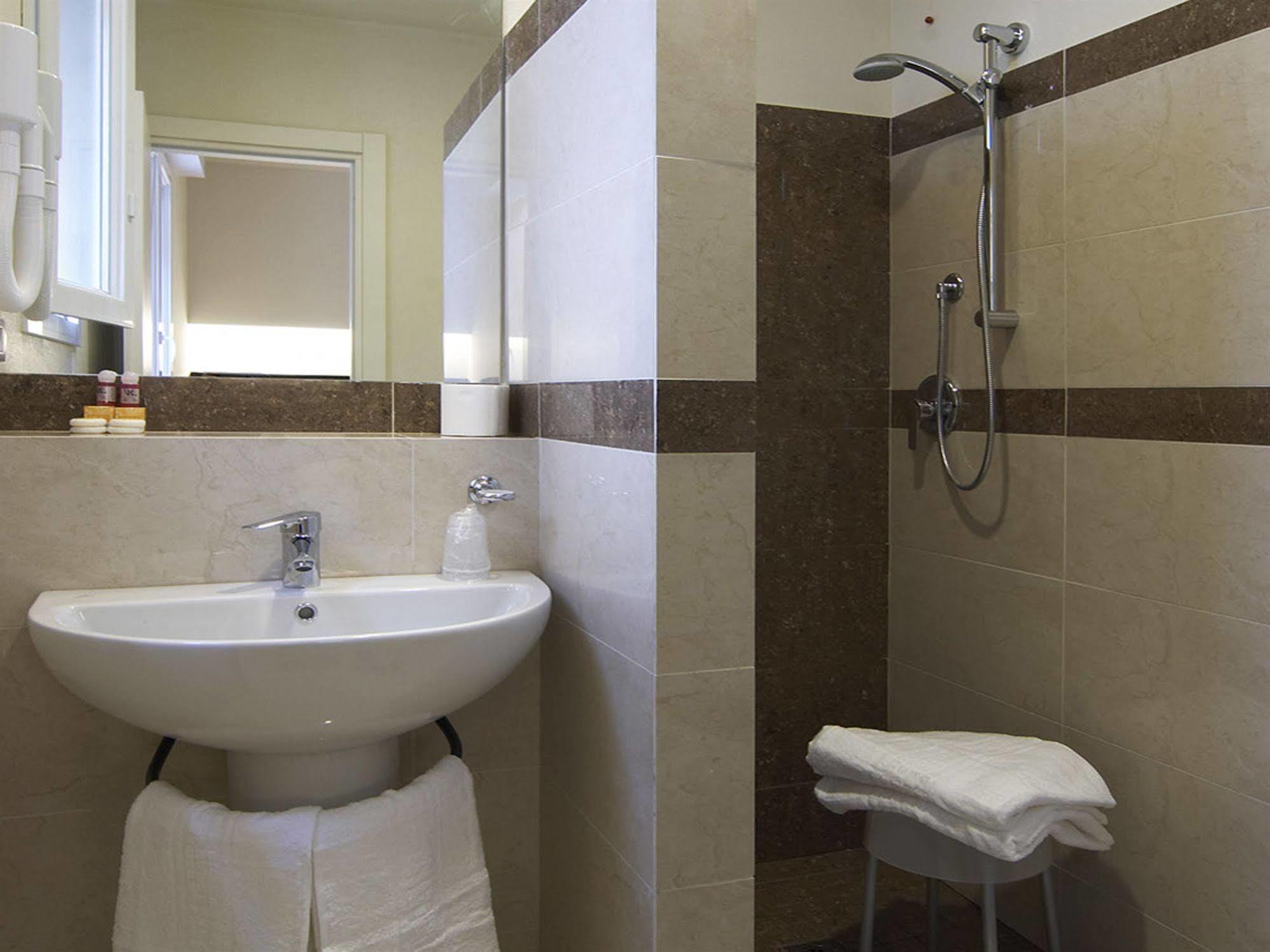 Lalla Hotel 3*